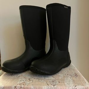 Bogs snow boots youth size 2